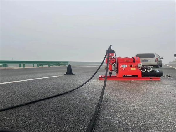 石龙镇马路路基路面开裂下沉注浆加固灌浆